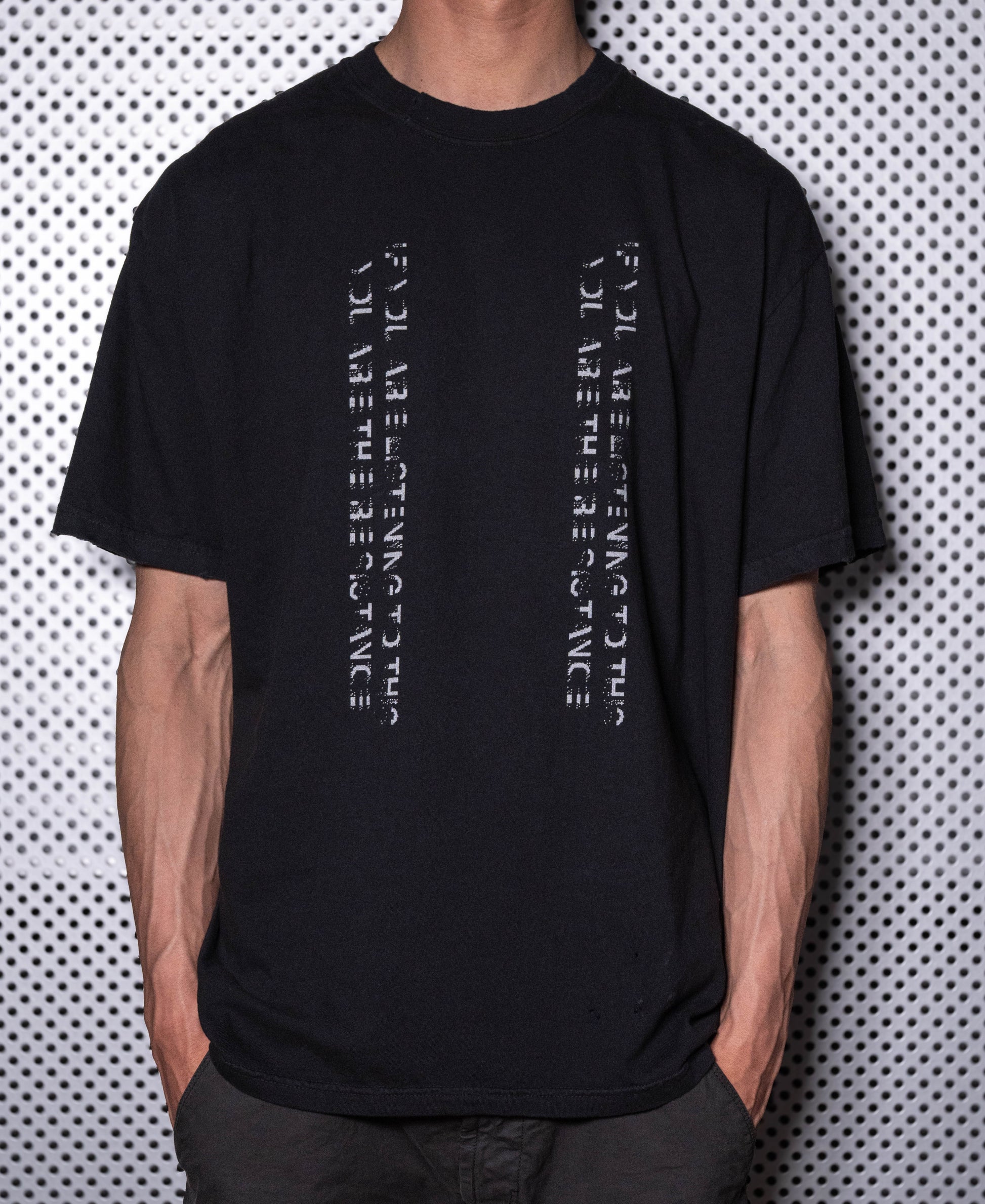 VERTICAL MESSAGE TEE - BLACK (Damaged)