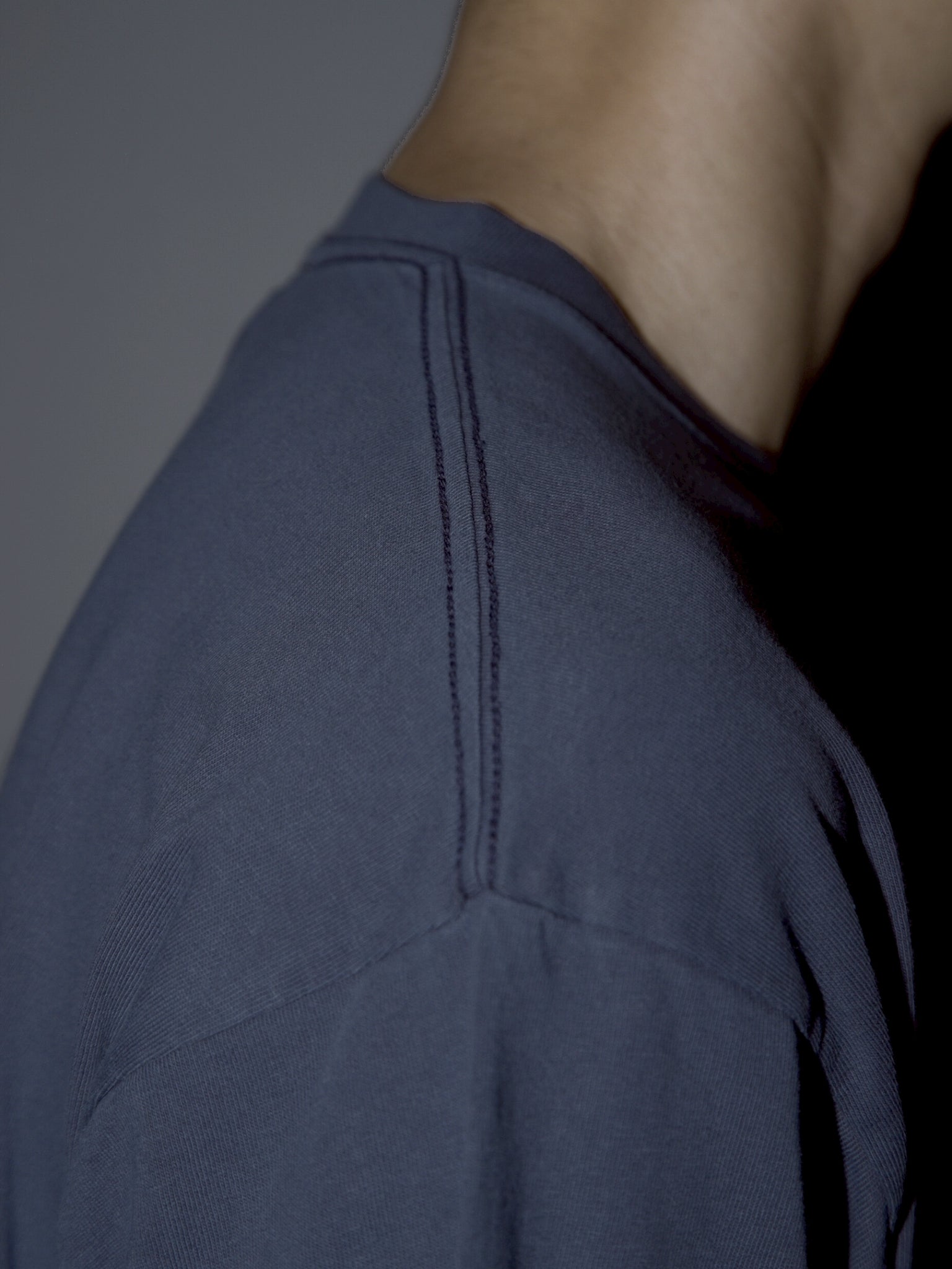 RESISTANCE PIGMENT TEE