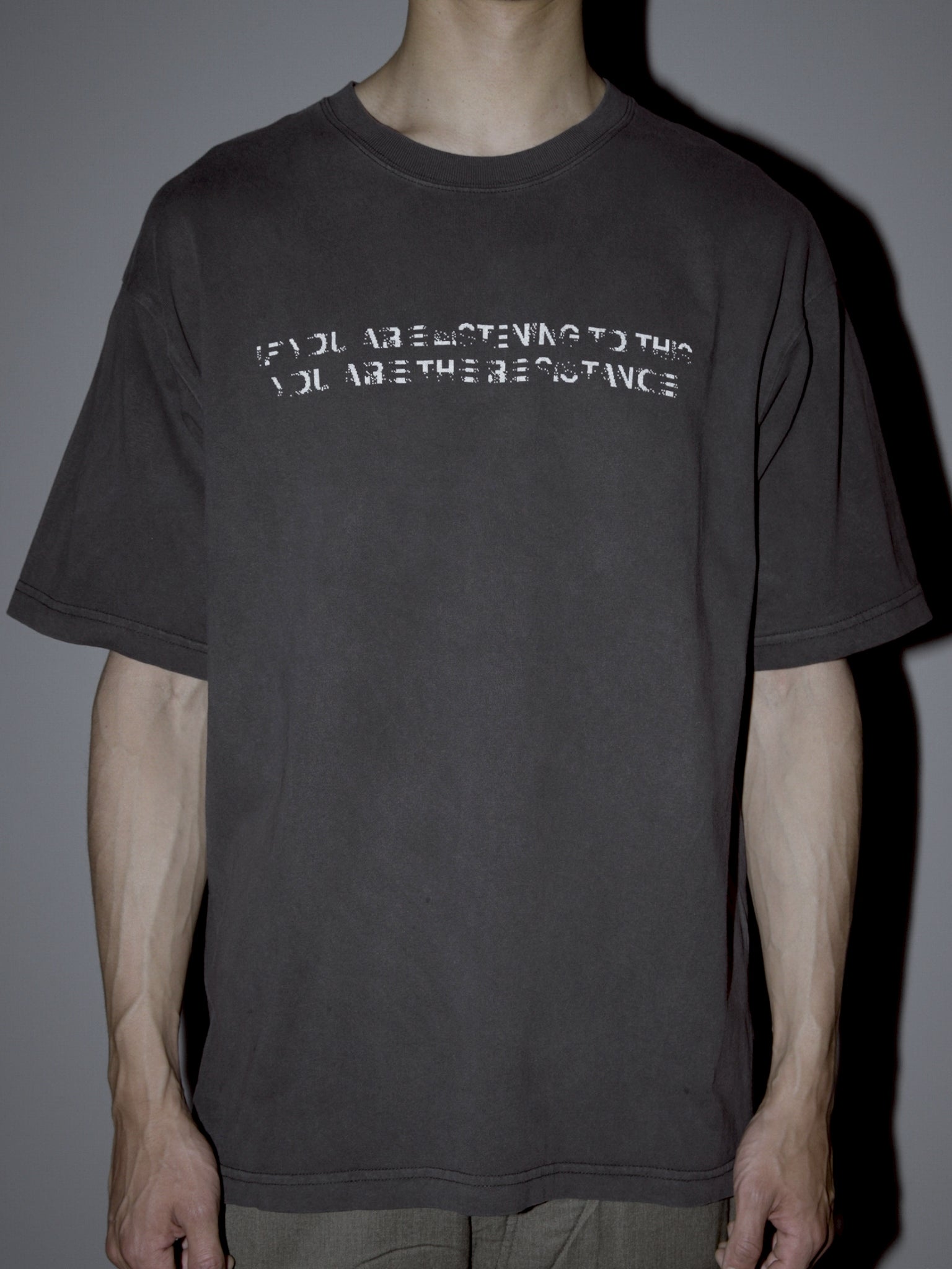 RESISTANCE PIGMENT TEE