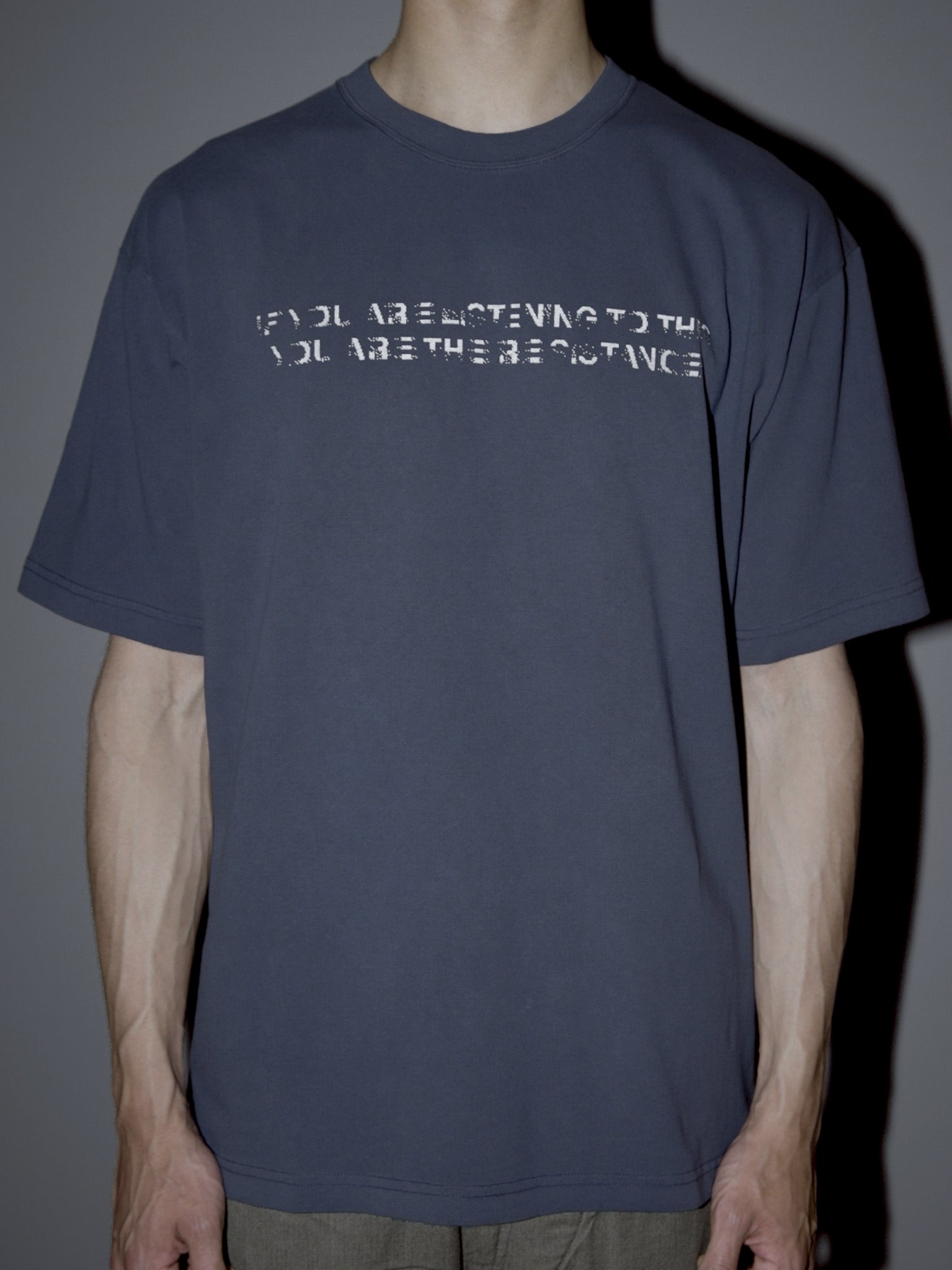 RESISTANCE PIGMENT TEE